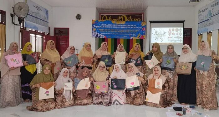 Pengurus TP PKK Diberi Pengenalan Seni Lukis oleh Dosen ISBI Aceh