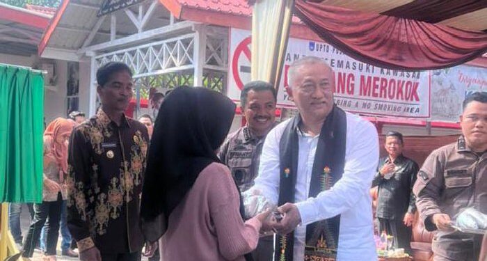 Atasi Stunting, Kejati dan DKP Aceh Bagikan Ikan Segar