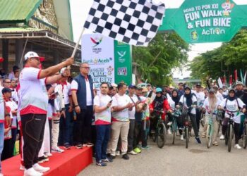 Meriahkan PON XXI Gubernur Lepas Peserta Jalan Santai dan Sepeda Santai