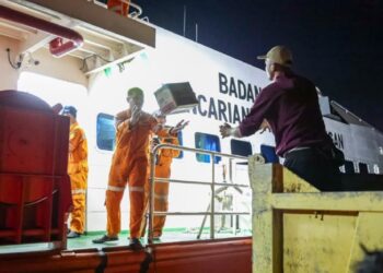 Mualem Sambut Bantuan Via Laut di Pelabuhan Krueng Geukueh Aceh Utara