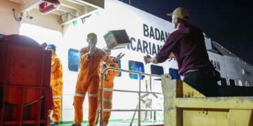 Mualem Sambut Bantuan Via Laut di Pelabuhan Krueng Geukueh Aceh Utara