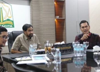 Mualem Pimpin Rapat Bahas Validasi Data JKA Bersama Sekda dan Dinkes