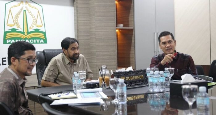 Mualem Pimpin Rapat Bahas Validasi Data JKA Bersama Sekda dan Dinkes